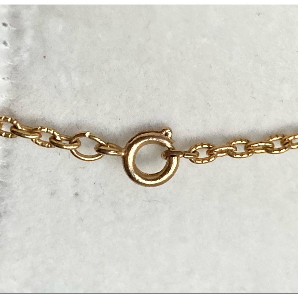 Dainty Vintage Necklace Enamel Daisy Pendant on Chain Goldtone Floral - Picture 4 of 7